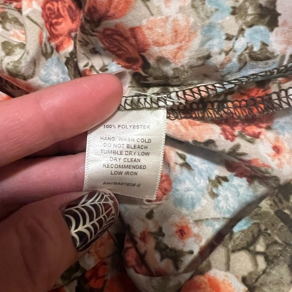 ❤️❤️LIKE NEW -MONTEAU LOS ANGELES SUPER CUTE FLORAL SHORTS SZ M❤️❤️ - Picture 11 of 11